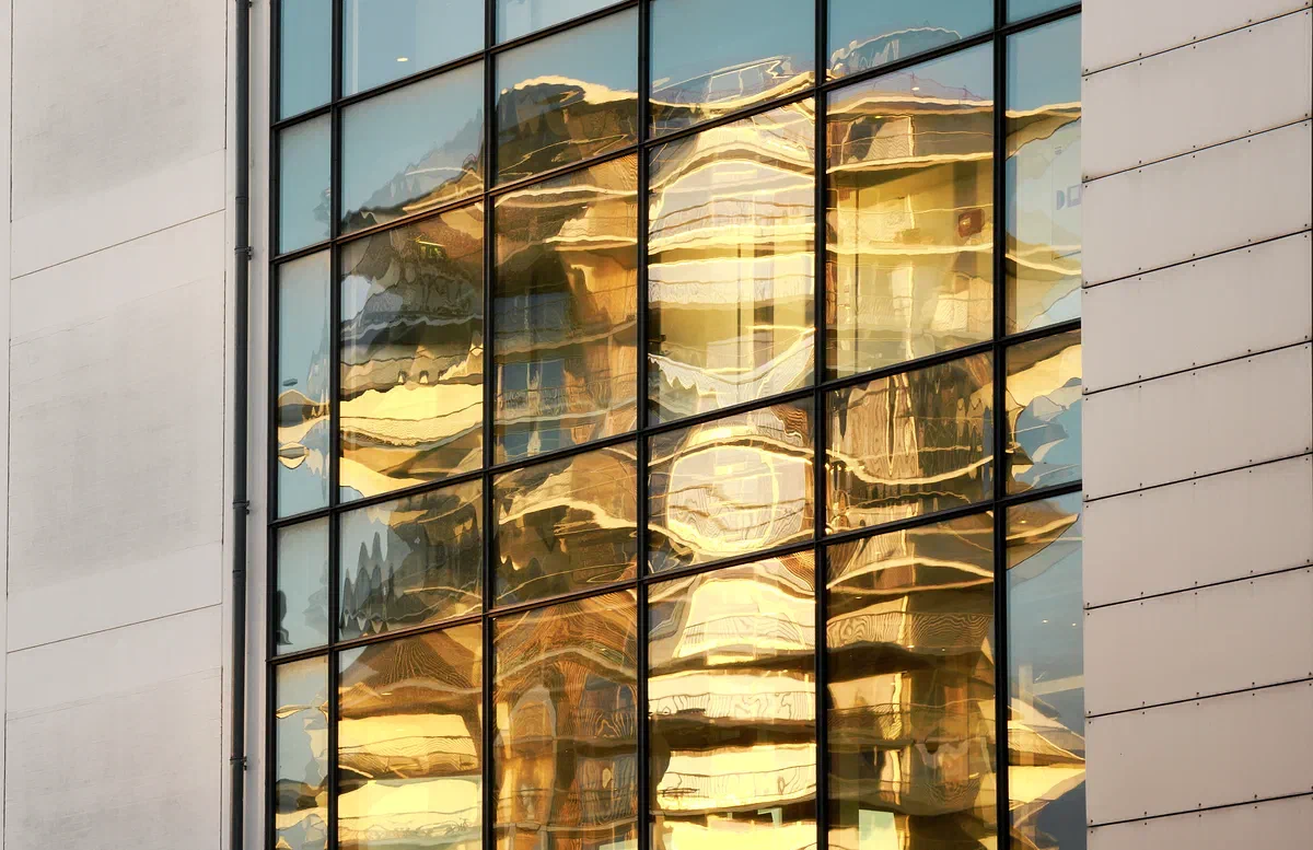 Warped Perspective II, Reflections